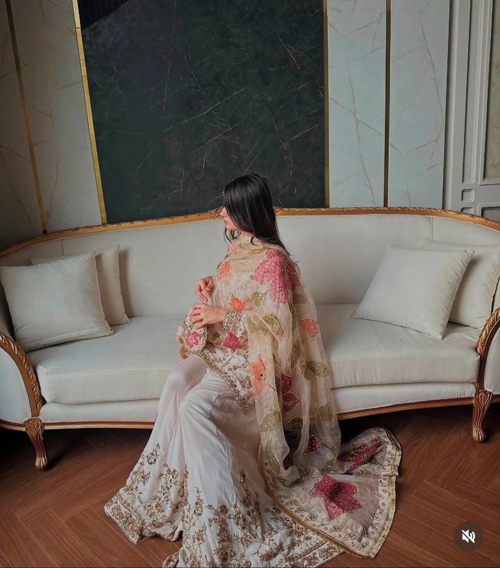off white sarara  Cinon Silk & Dupatta Set🏃🏾‍♀️‍➡️🏃🏾‍♀️‍➡️