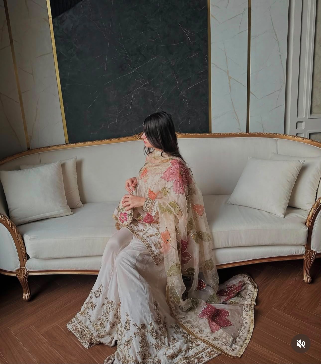 off white sarara  Cinon Silk & Dupatta Set🏃🏾‍♀️‍➡️🏃🏾‍♀️‍➡️