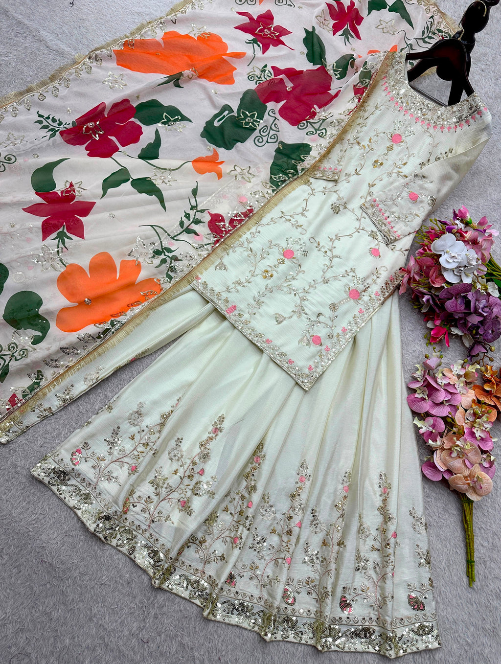 off white sarara  Cinon Silk & Dupatta Set🏃🏾‍♀️‍➡️🏃🏾‍♀️‍➡️