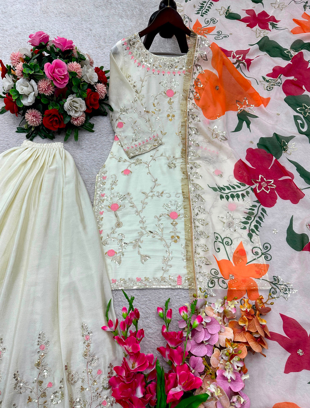 off white sarara  Cinon Silk & Dupatta Set🏃🏾‍♀️‍➡️🏃🏾‍♀️‍➡️