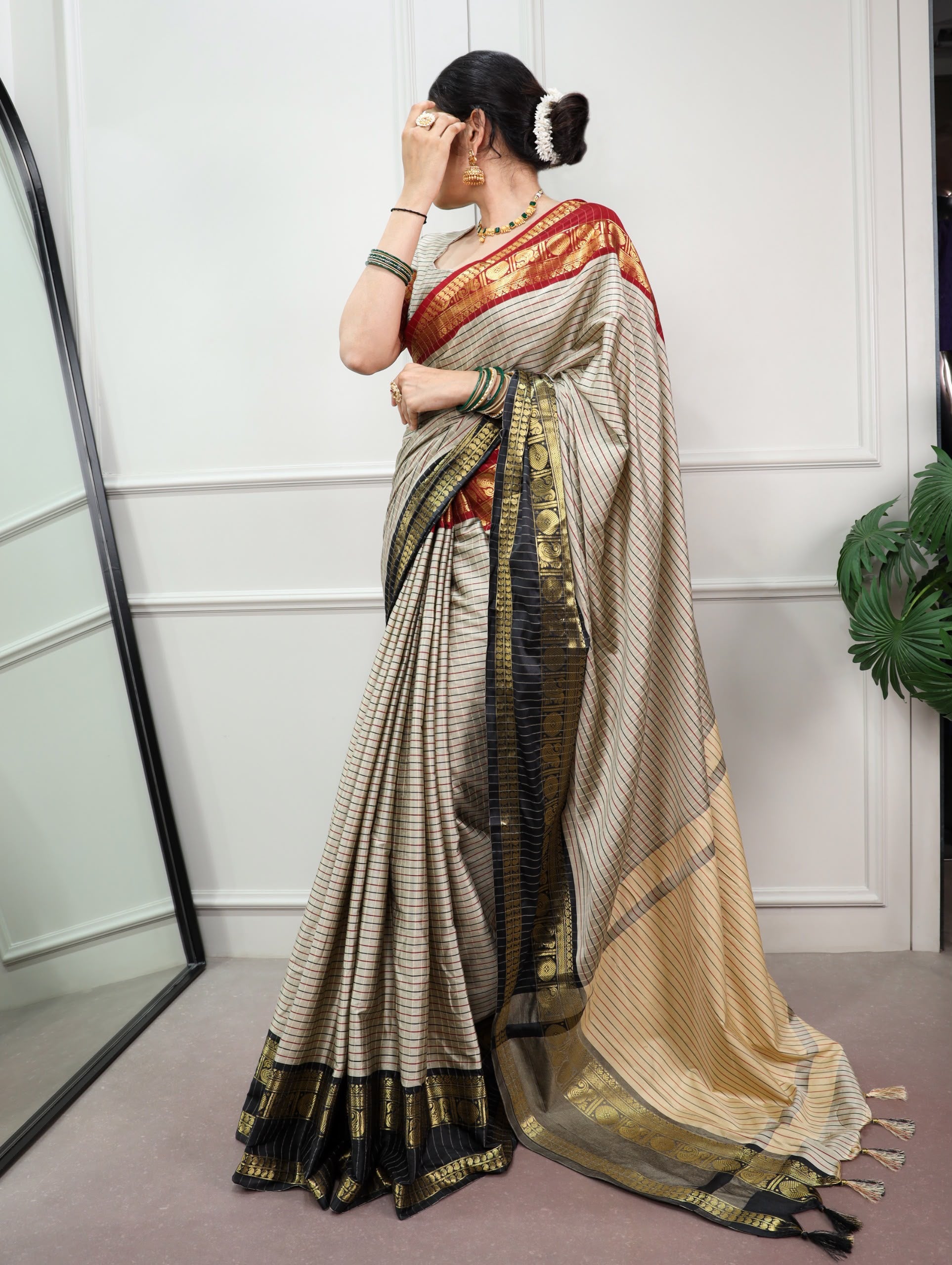 Silk Saree with Checks Pattern & Ornate Zari Border